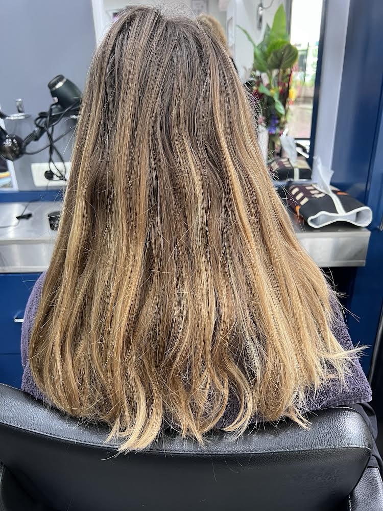 Avant la prestation : cheveux longs vus de dos